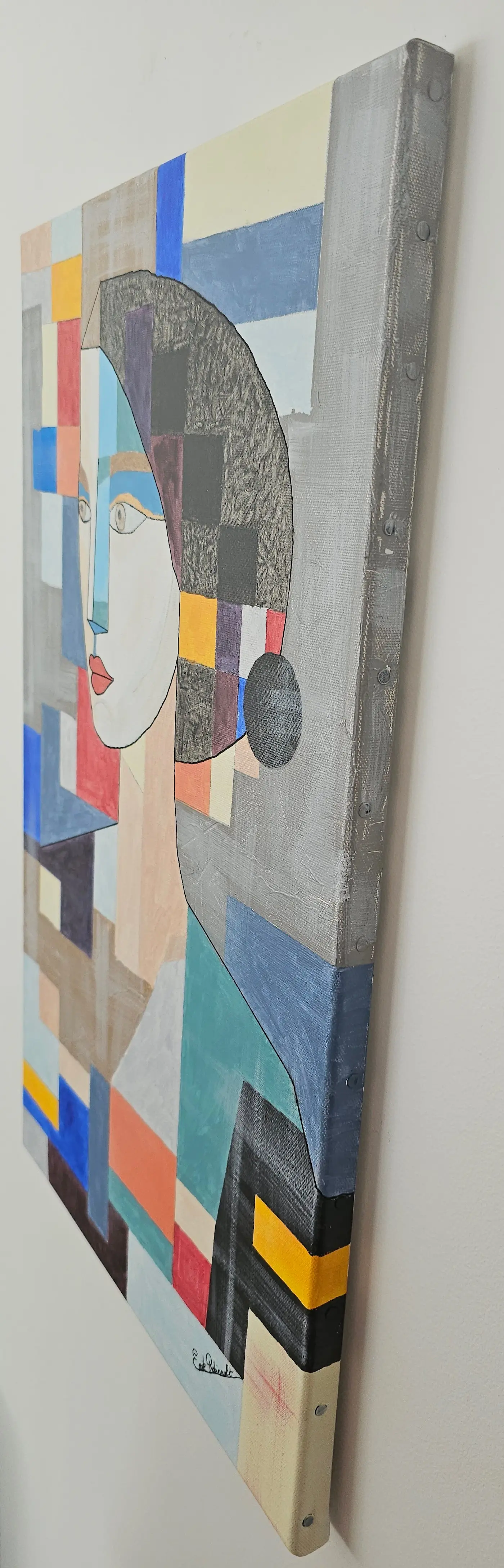 La femme aux couleurs brisées — vue droite